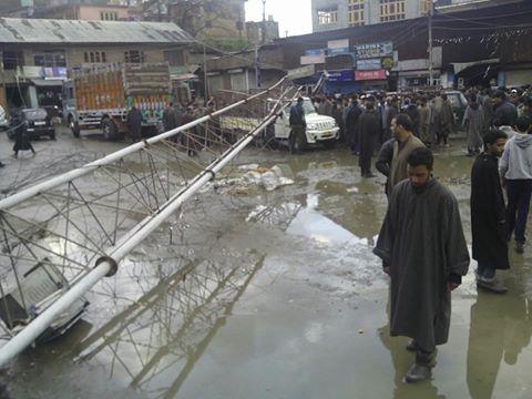 CCTV tower collapses in Bijbehera town